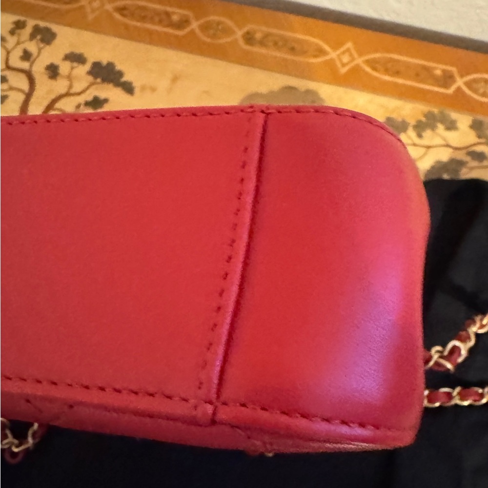 Chanel Infinity Chain mini bag in red quilted leather. - Picture 7 of 11